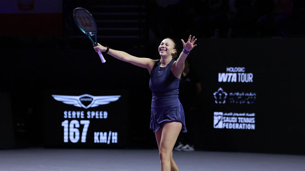WTA Finals: Anisimova outlasts Swiatek to join Rybakina in semis