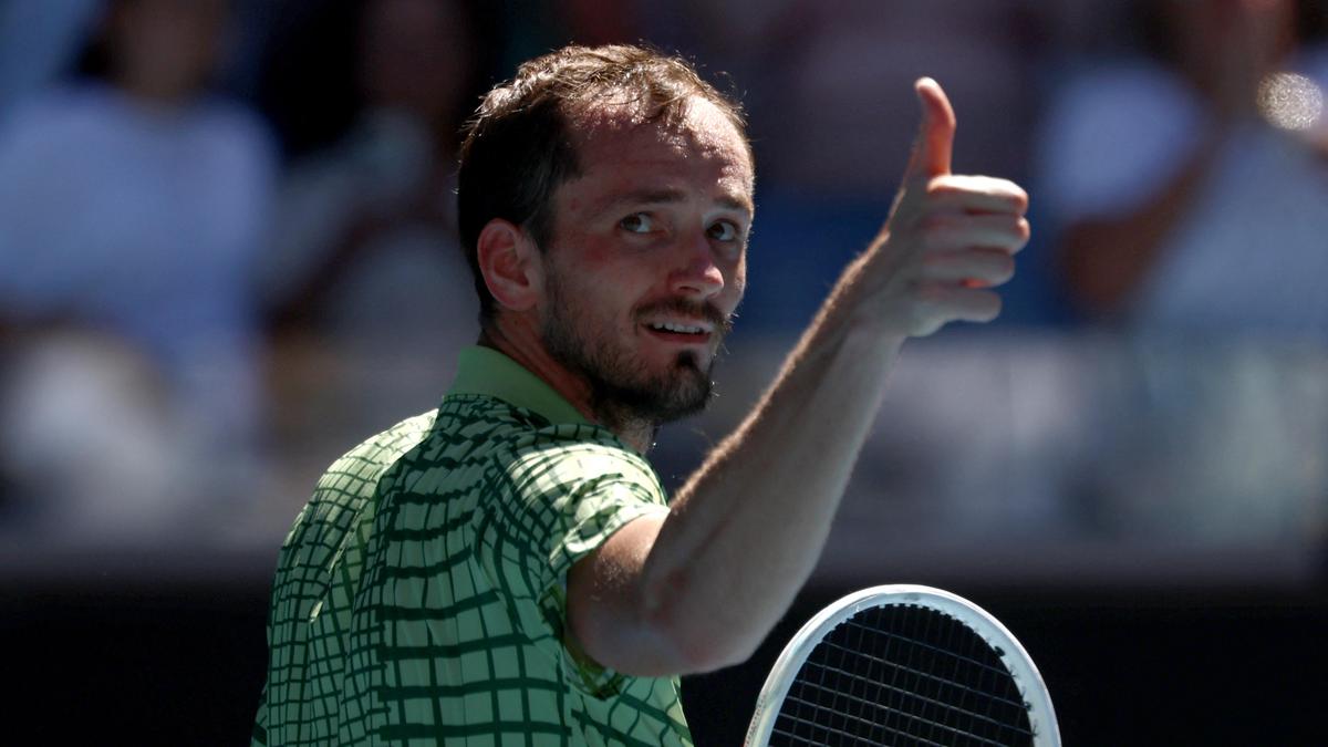 Australian Open — Medvedev beats Maronzsan to set up pre-quarterfinal vs Tien