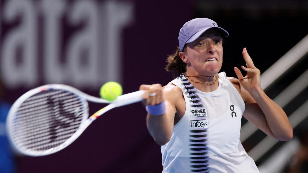 Qatar Open: Swiatek fights back to reach quarterfinals