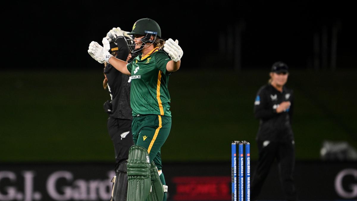 Watch: South Africa’s Kayla Reyneke first debutant to win a women’s ODI with a last-ball six