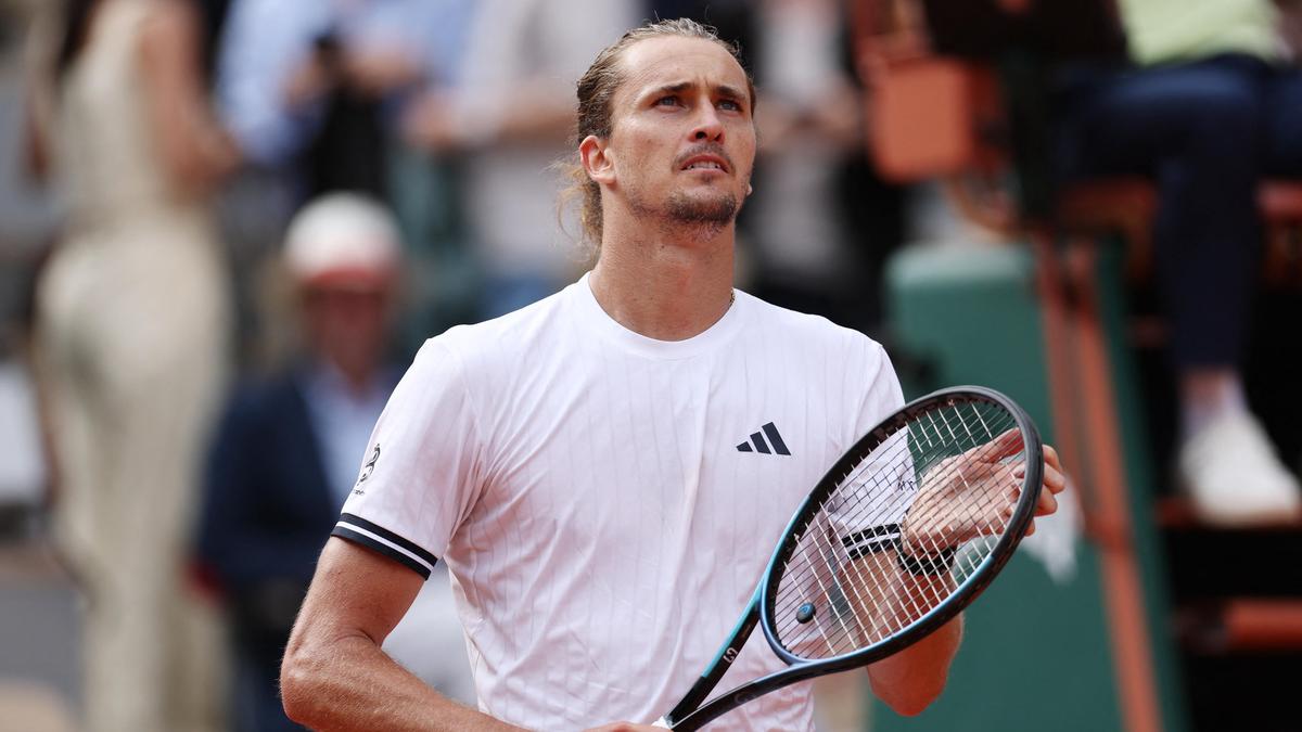 Zverev spoils lucky loser De Jong’s birthday with straight sets victory in French Open 2026