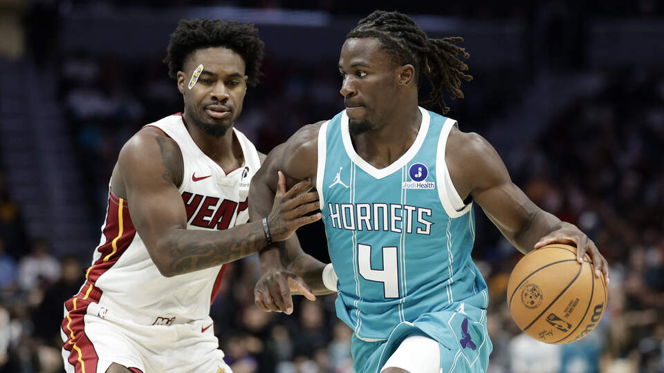 Heat falter late and lose to Hornets